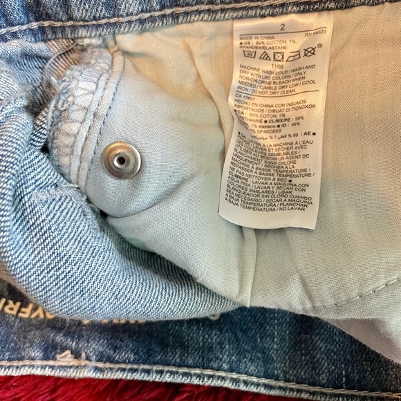 Old Navy Denim 10” Boyfriend Shorts - Size:2 EUC - Picture 4 of 4